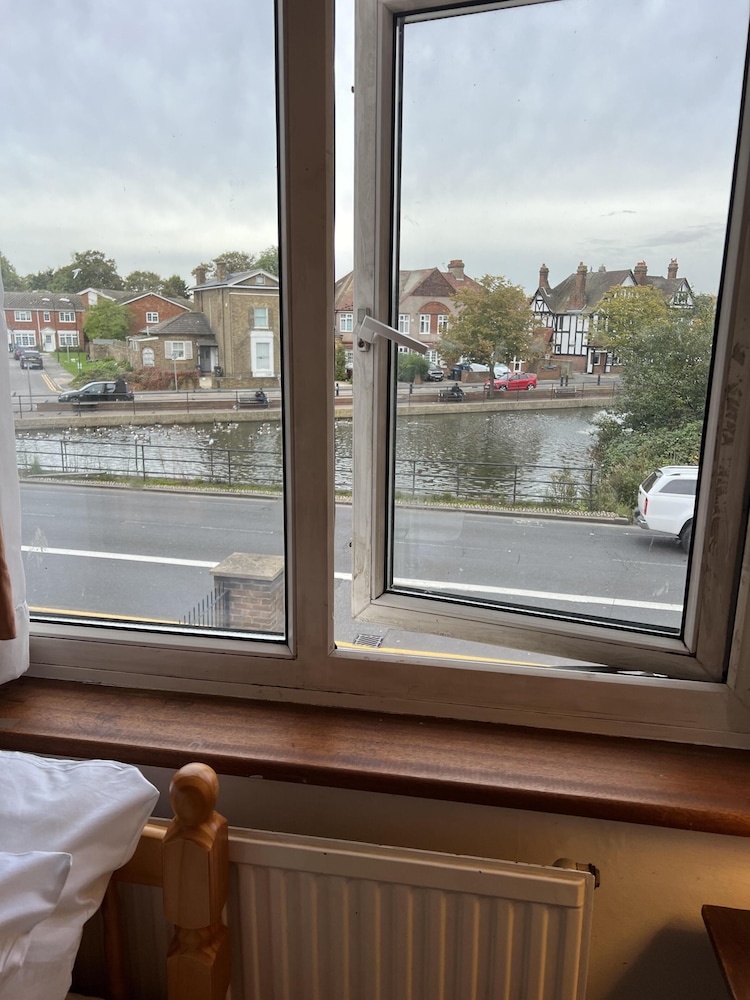 South London Single Bedroom in Mitcham view 4