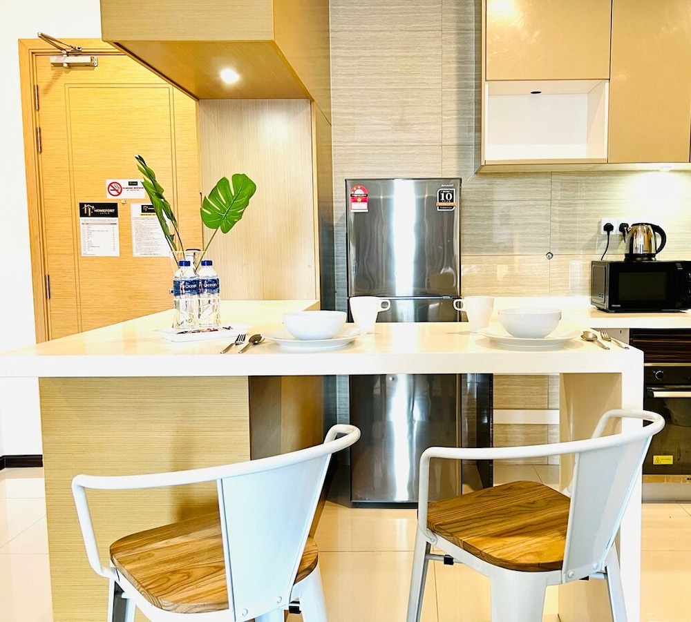 R&F PRINCESS COVE BY HOMEFORT SUITES