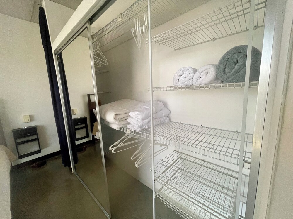 Beautiful Spacious Loft 2 Bedrooms 2 Full Baths 2 car Garage in Downtown