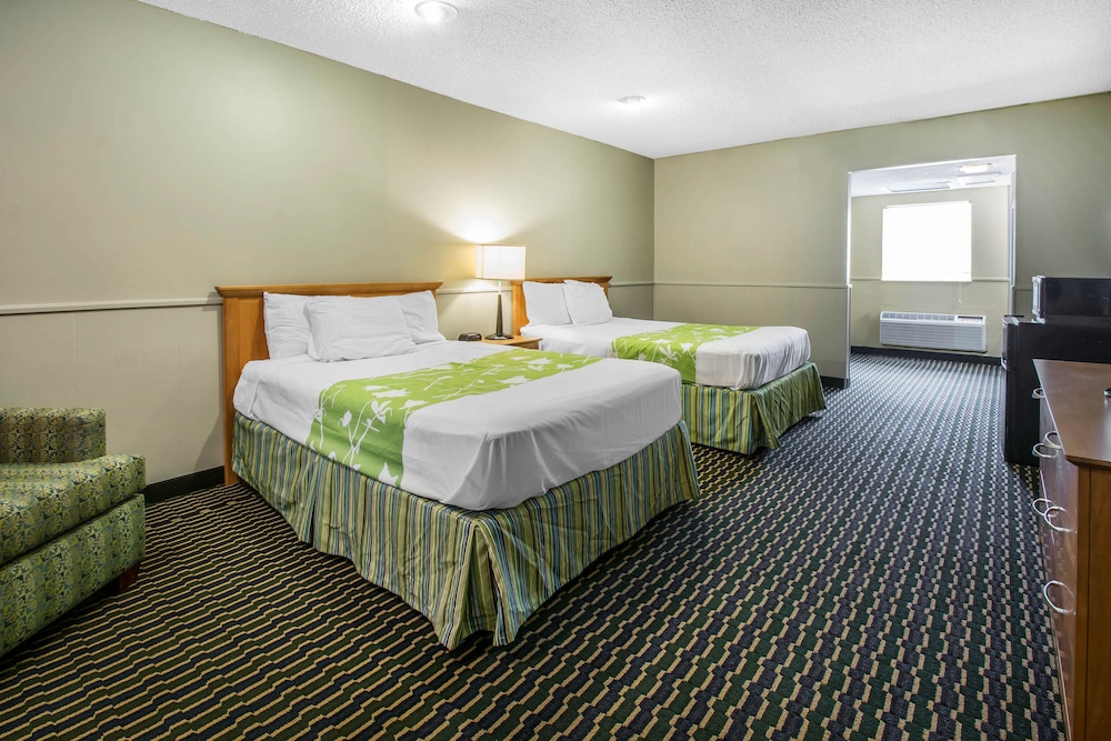 Rodeway Inn & Suites Winter Haven Chain Of Lakes view 5