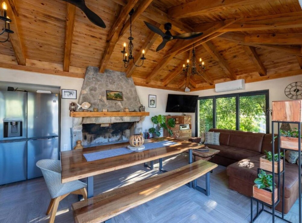 Idyllic Escape Villa Maretici With Pool and Private Garden