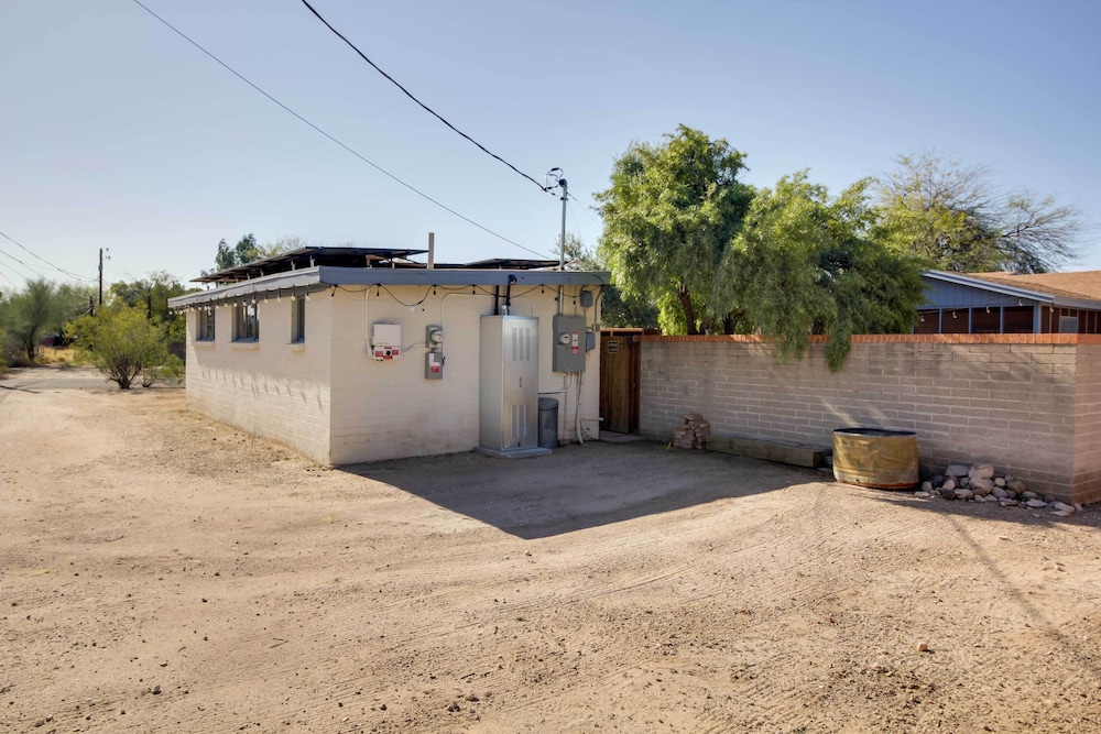 Adorable Tucson Studio w/ Gas Grill & Wifi!