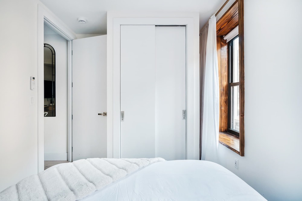 48-3fe 2BR Prime Midtown West