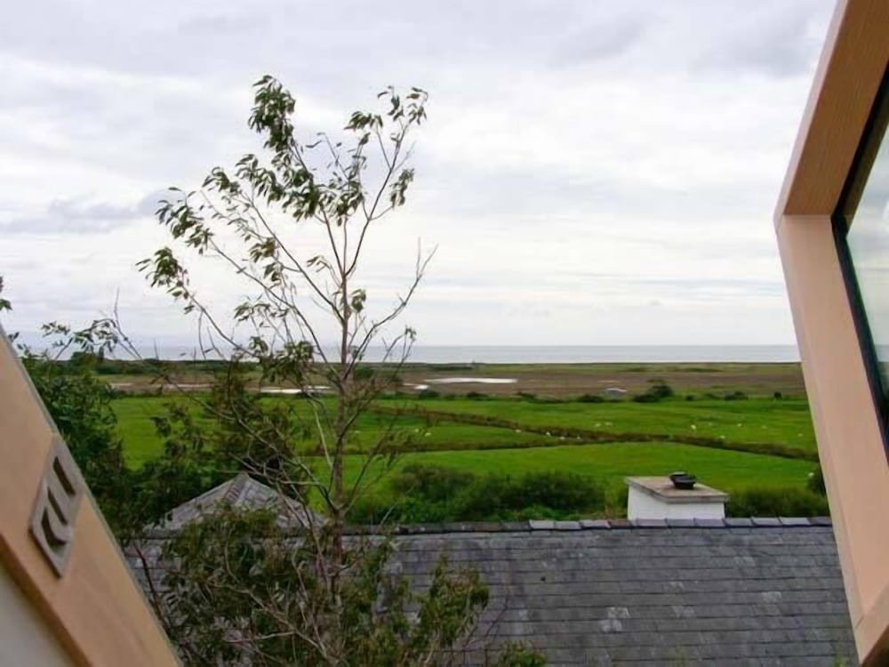 Eglwys St Cynfil