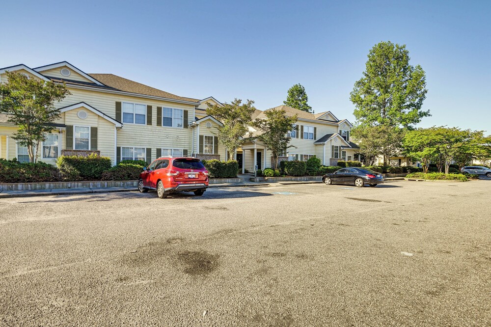 < 1 Mi to Legends Golf Resort: Condo w/ Pool!