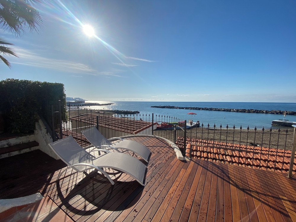VILLA RITA SEA FROT VIEW
