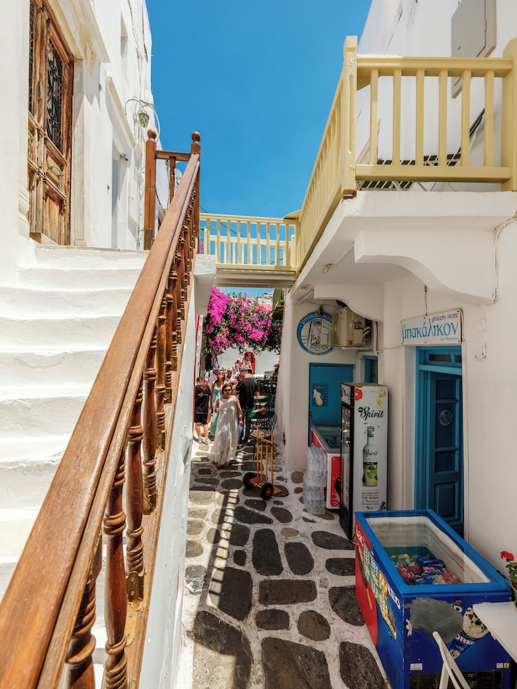 Mr & Mrs Mykonos The Residence