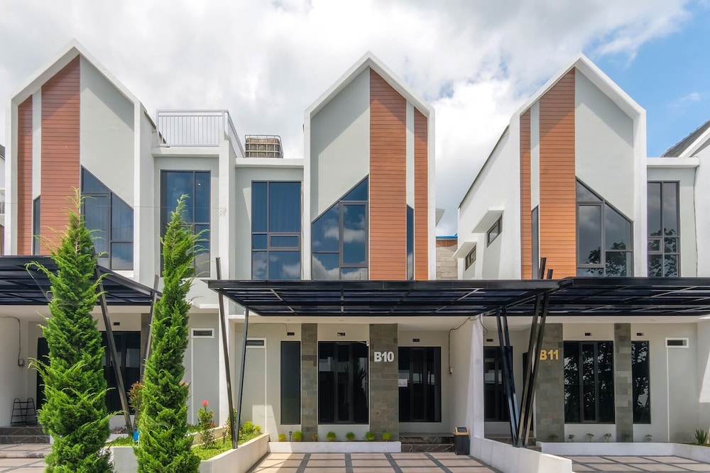 TwoSpaces Living at BSB Villa Maharaja