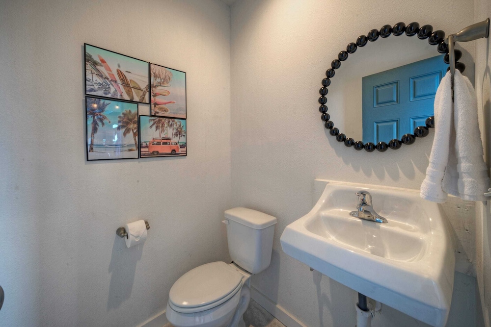 2 Homes, Sleeps 22 2 Private Pools, Firepit, Steps to Beach Boardwalk Access