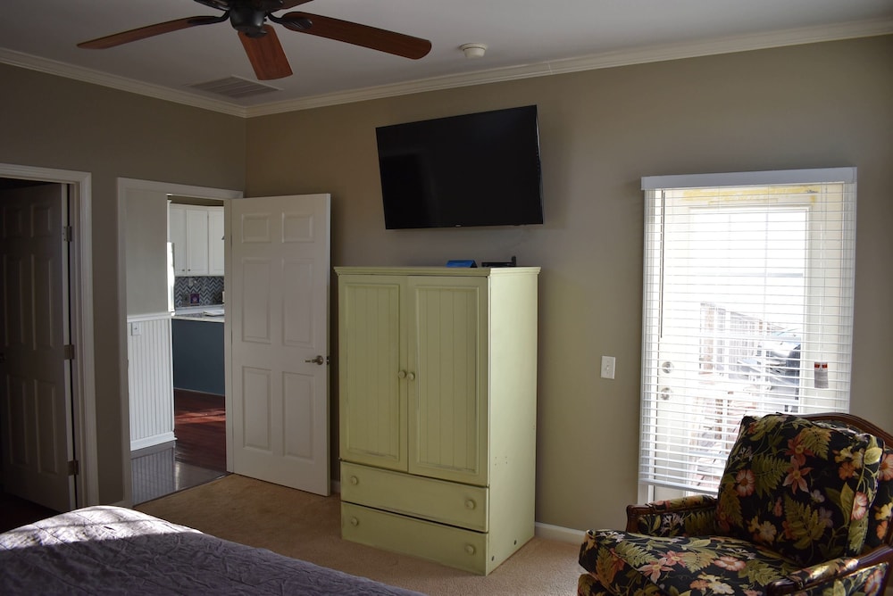 Island Time - Less Than 100 Feet From The Gulf Waters. Enjoy Your Days On The Deck Watching For Dolphins 3 Bedroom Home by RedAwning view 2