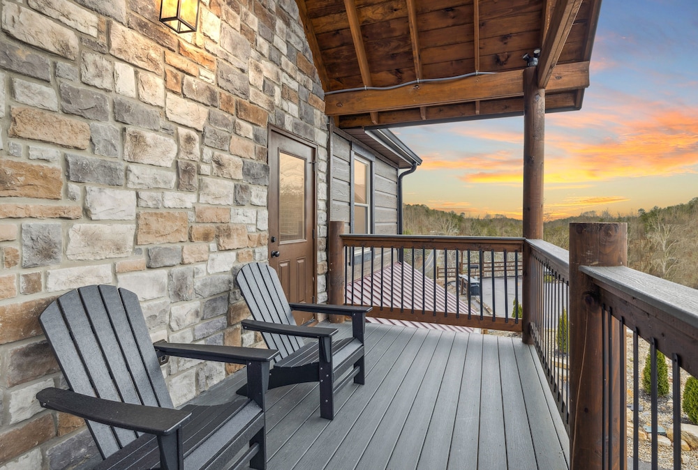 Grand Splash Lodge 6 Bedroom Cabin
