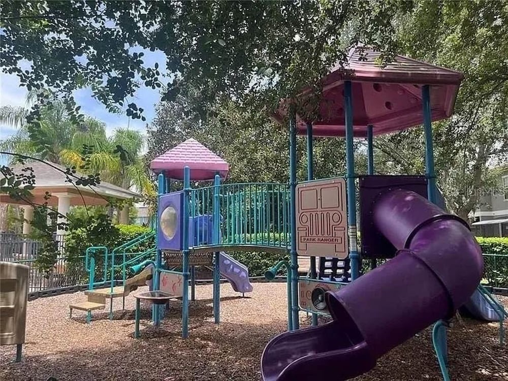 2335 Amazing 5BD Family Townhome Close to Disney
