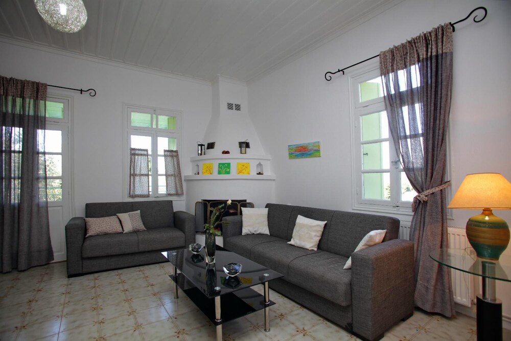 Cherry Cottage in Skopelos view 3