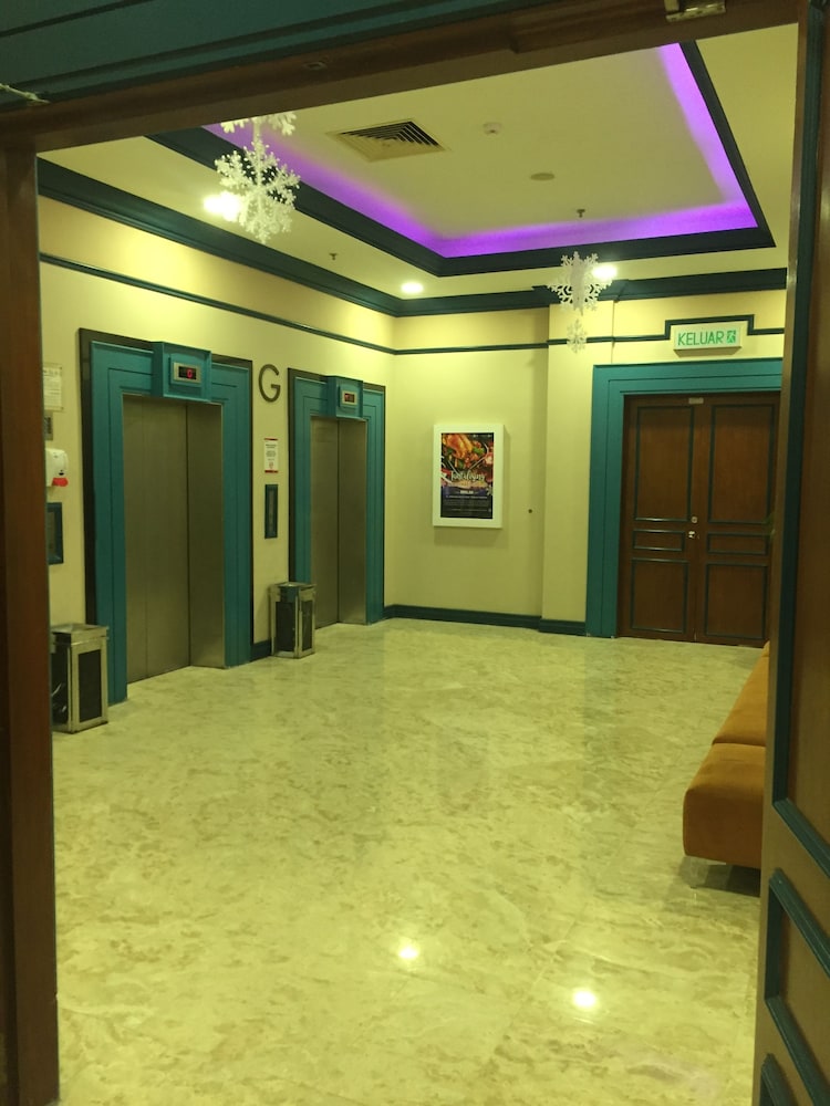 CMK & Private Water Chalet