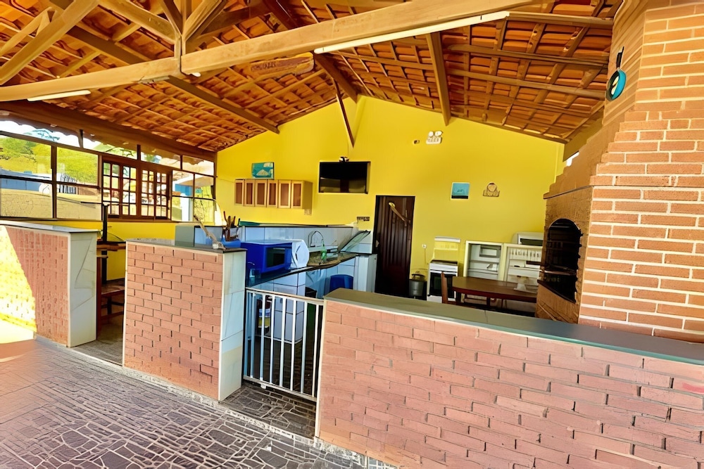 Chácara com 4 Chalés grande piscina