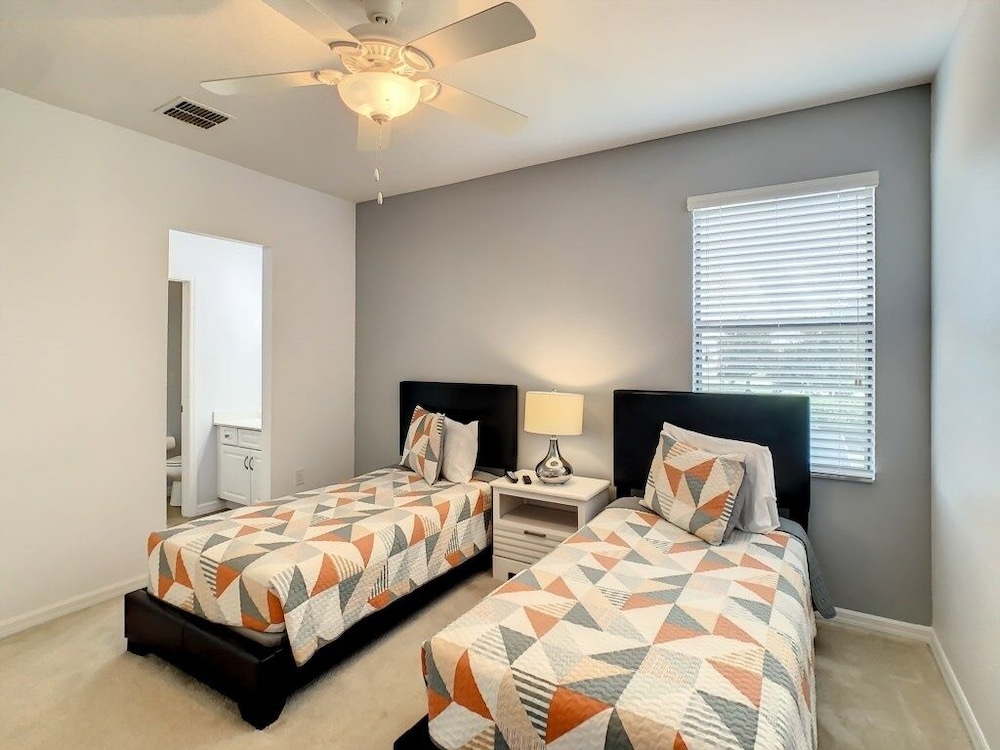 Luxury Villa W/ Private Pool, Golf Resort Amenities & Near Disney 5 Bedroom Villa