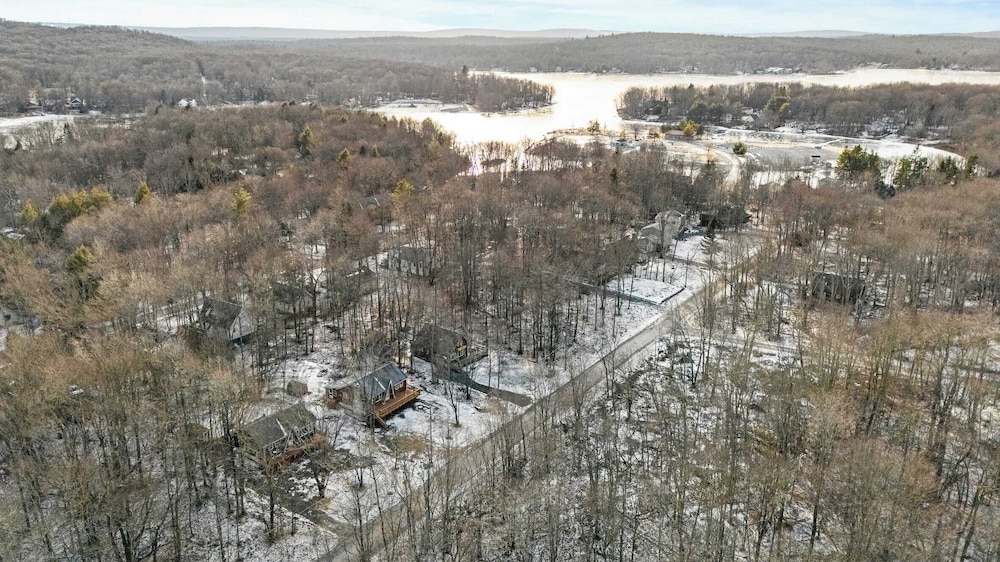 The Pines Cozy Arrowhead Lake Escape With Pools and Outdoor Adventures