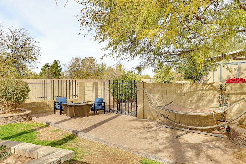 Horsey Hideaway: Ranch House in Cave Creek!