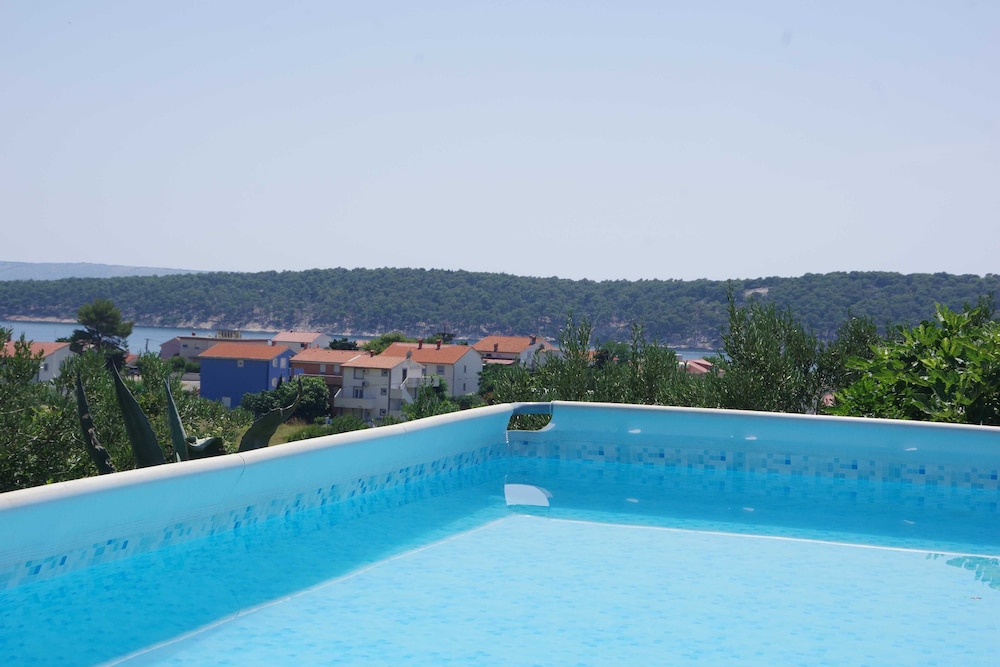 Serene Barbat Escape With Just Minutes From the Beach