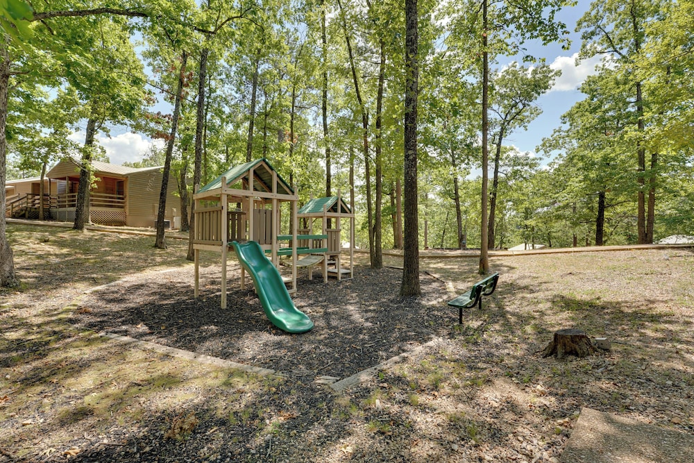 Table Rock Lake Condo 3 Mi to Boat Ramp!
