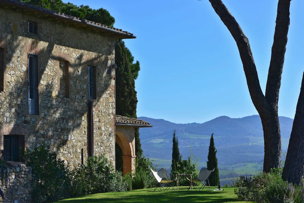 New Historic Tuscany Country House Retreat in a Vineyard Near Siena Villa Chiantissimo