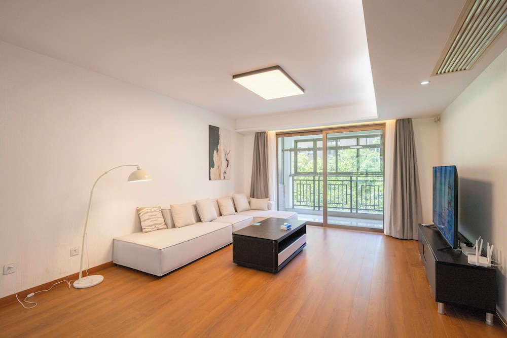 Tyms Morden 3BR 2BA APT Bella Vita