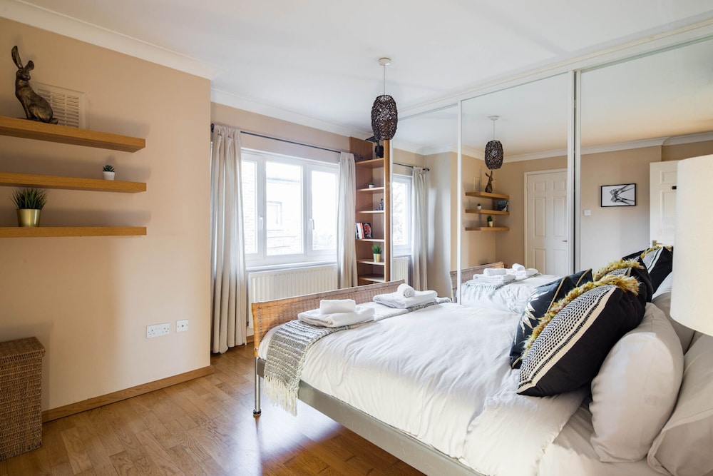 Spacious 2 Bed Apartment with Garden in Fulham