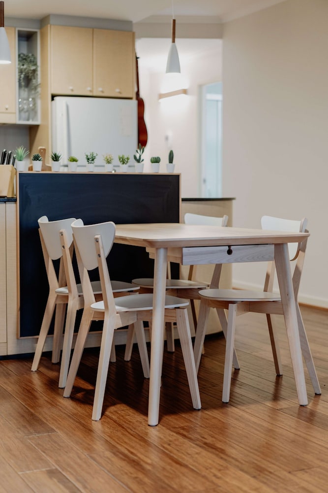 Central 2-bed With Gym and Parking