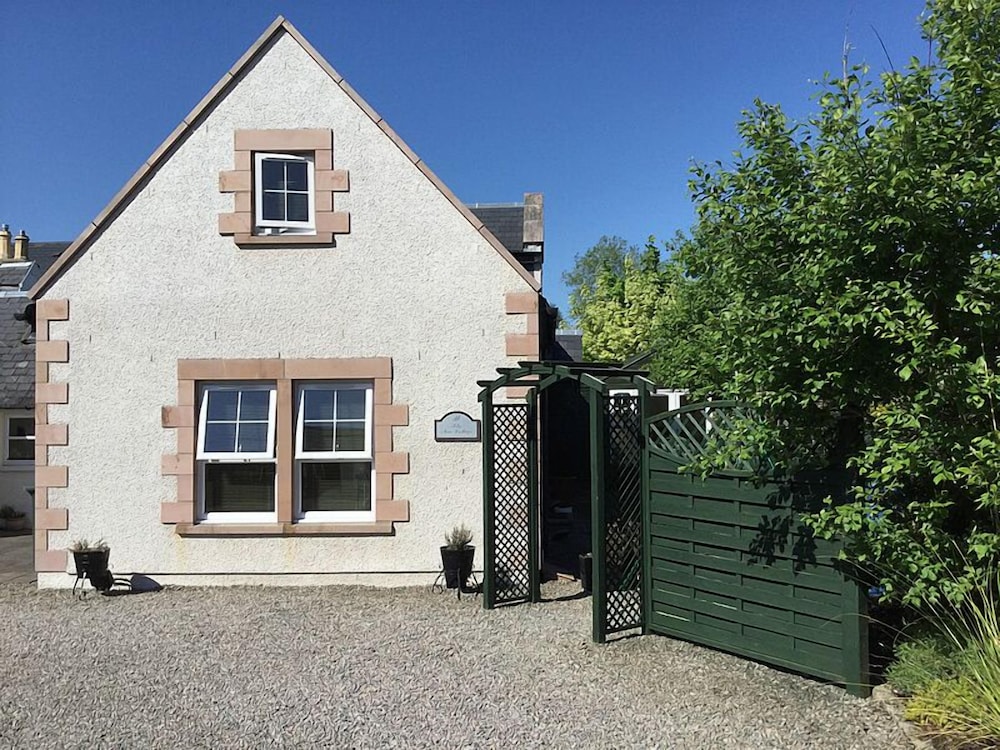 Inverness Apartments - New Cottage