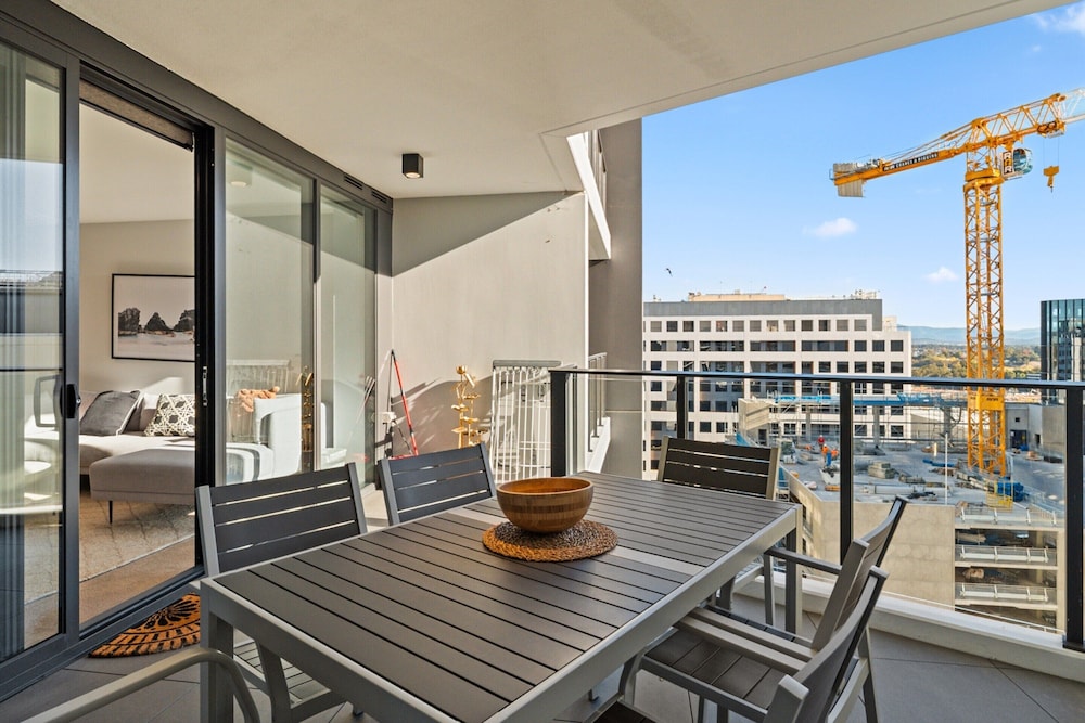 Stylish 2-bed Apartment in Canberra CBD