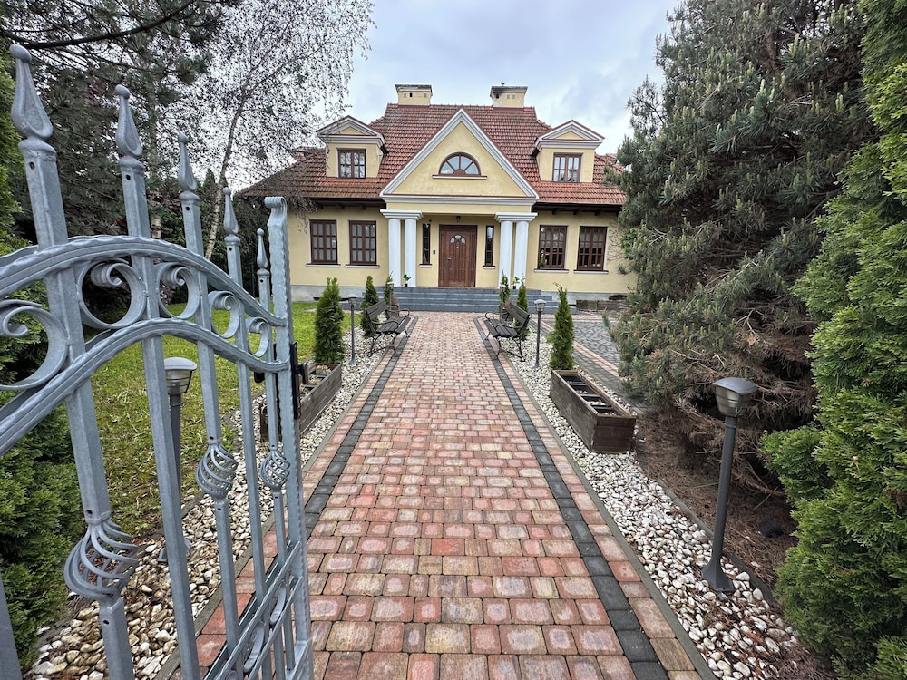 Dako Mansion