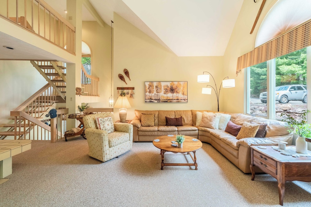 Relax & Unwind – Stunning Home W/ Private Pool!