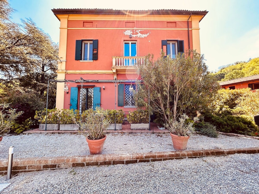 Suite Persichetto by Bologna Iconic Hillside view 2