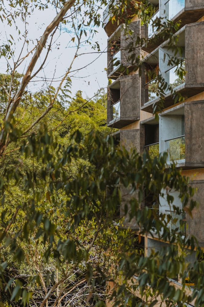 Hotel Travelers Rio Verde Living Suites - Image 1