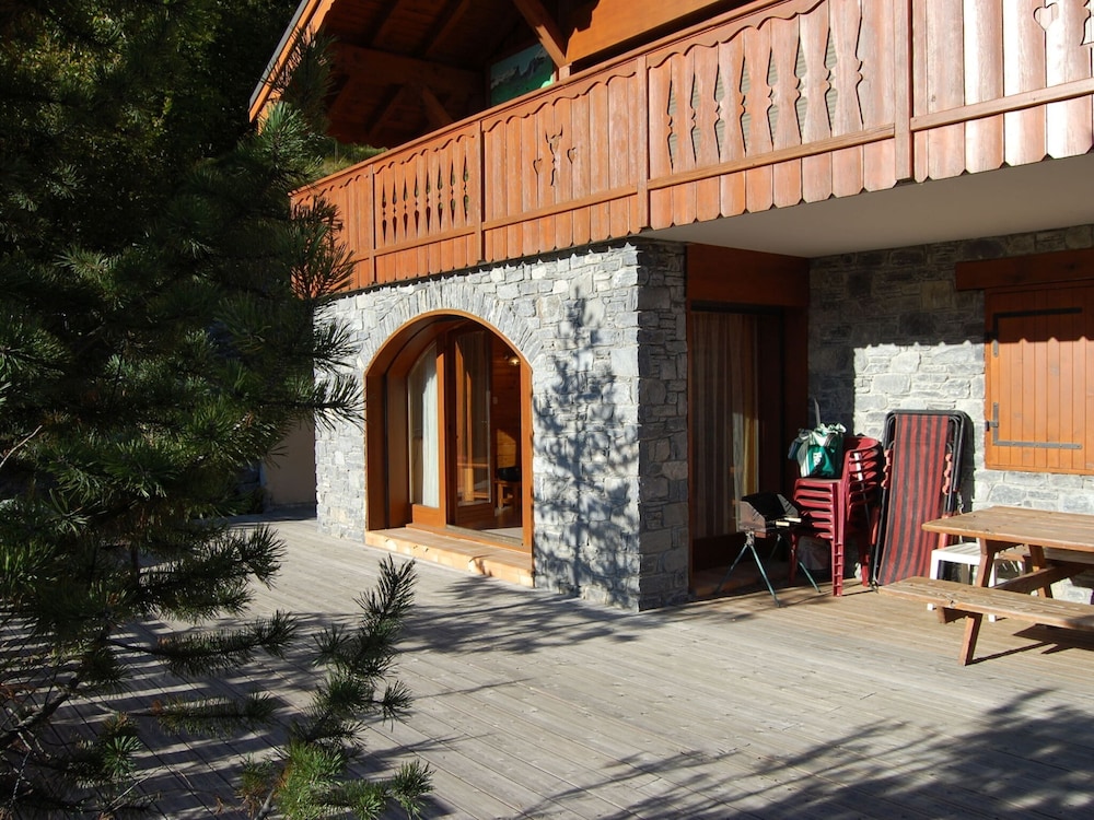 Spacious Holiday Home Near Center of Champagny