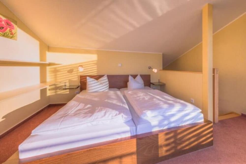 Elegant Eingerichtete Ferienwohnung apartamento Mirow — hotel room
