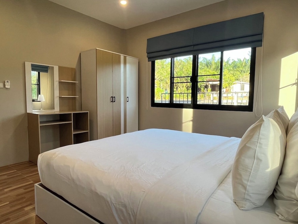 Private 2 Bedrooms Villa Near Waterfall in Khao Lak-terrace Large Bubble Jacuzzi