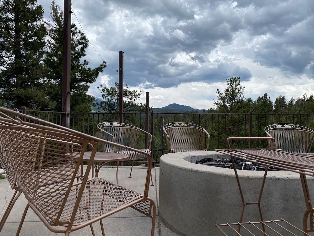 Pikes Peak Paradise Bed and Breakfast