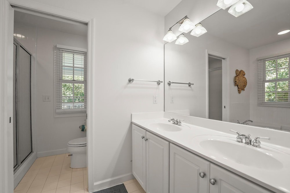 723 Seahorse Road - Newly Renovated, 5-bedroom Oceanside Home
