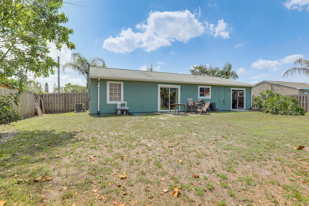6 Mi to Beach: Port St Lucie Home w/ Fenced Yard