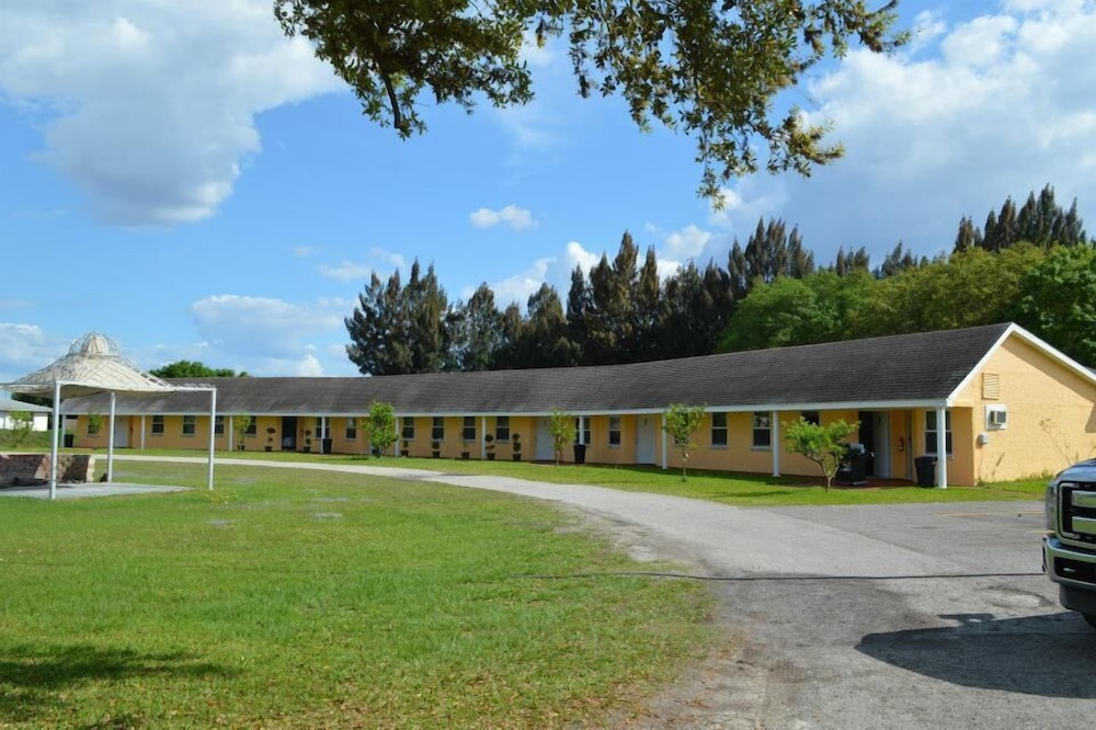 Punta Gorda Vacations - Be Inn Punta Gorda - Property Image 1