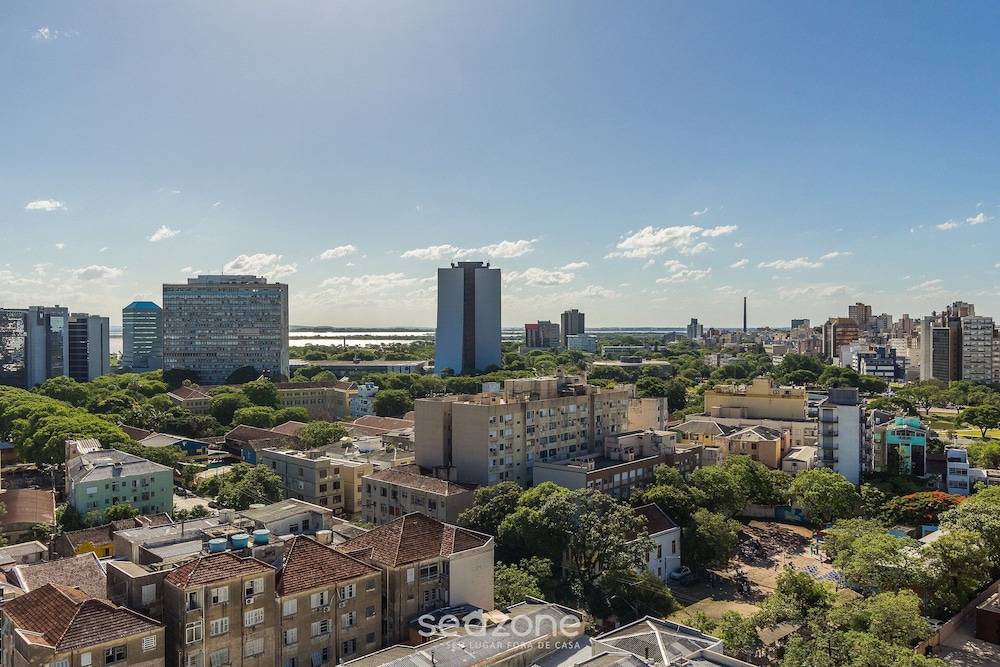 Condominium w/ Complete Leisure Facilities and Unbeatable Location in POA - Bles