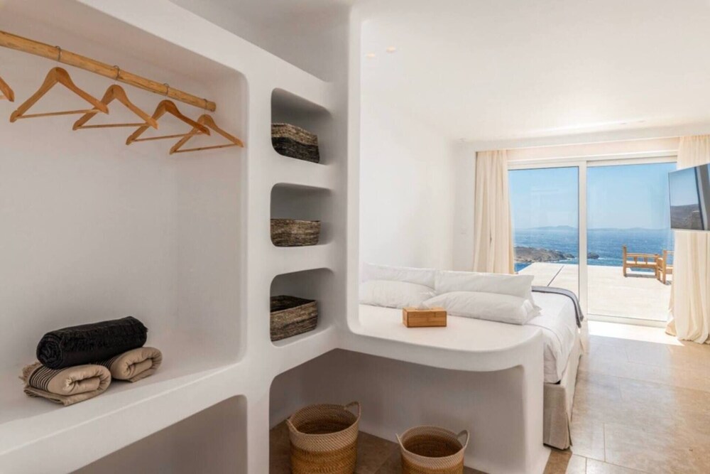 Breathtaking 5 Bedroom Villa With Private Pool view 5