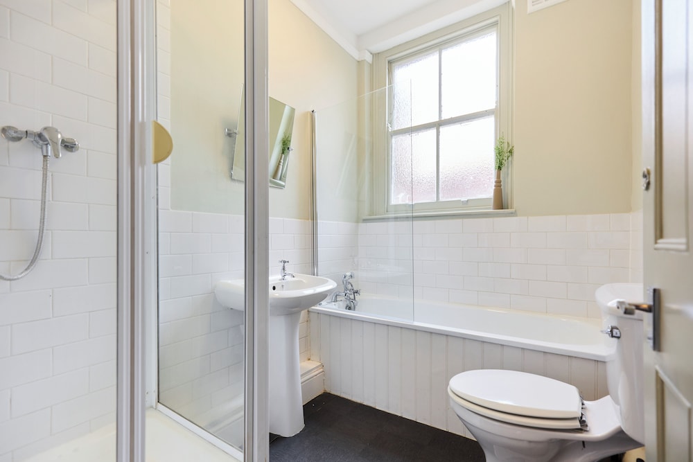 Classic Edwardian Flat near Emirates
