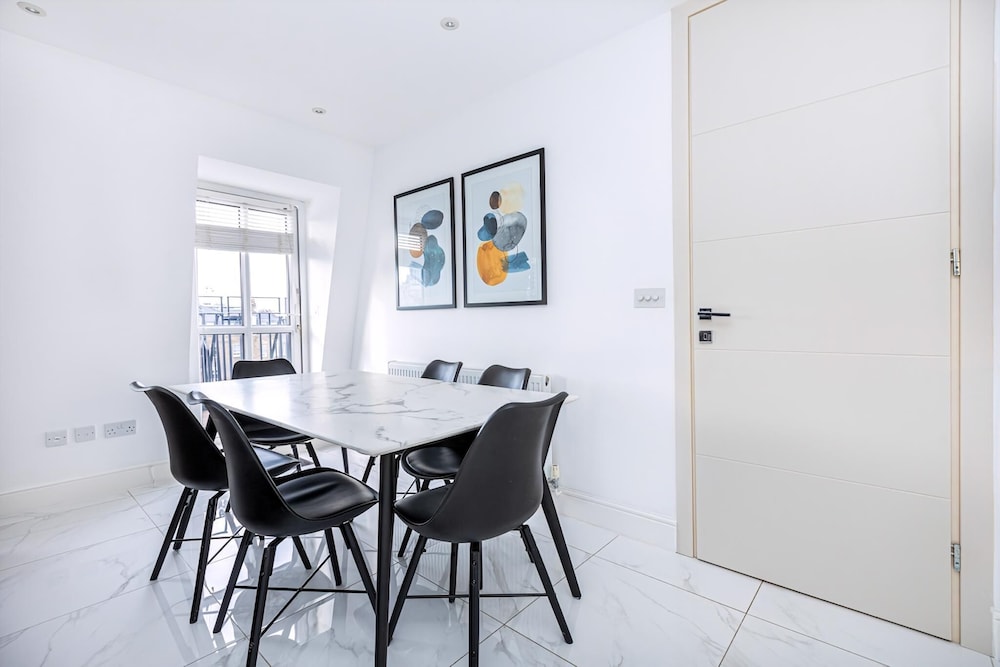 Stylish Three-bed Flat in Marylebone