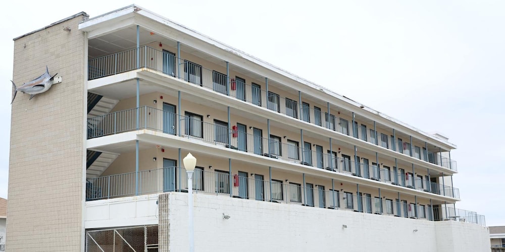 Blue Marlin Inn & Suites