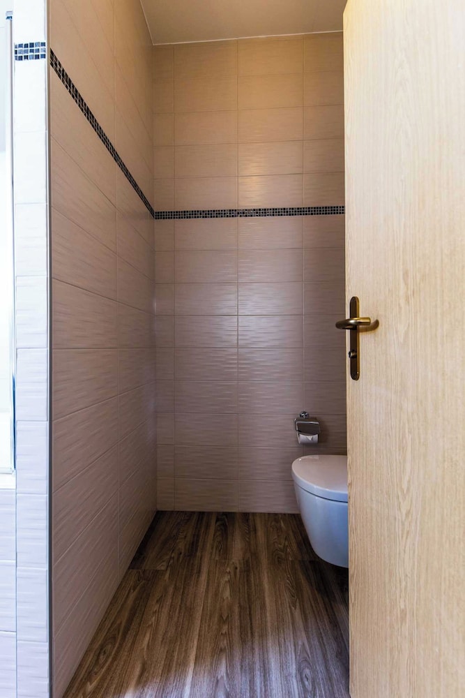 Modern Apartment - AC- 1br-2p- Geneva