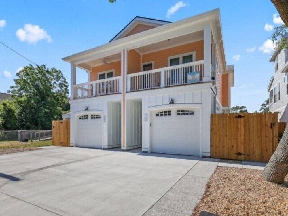 Coral Cottage 3 Bedroom Duplex by RedAwning