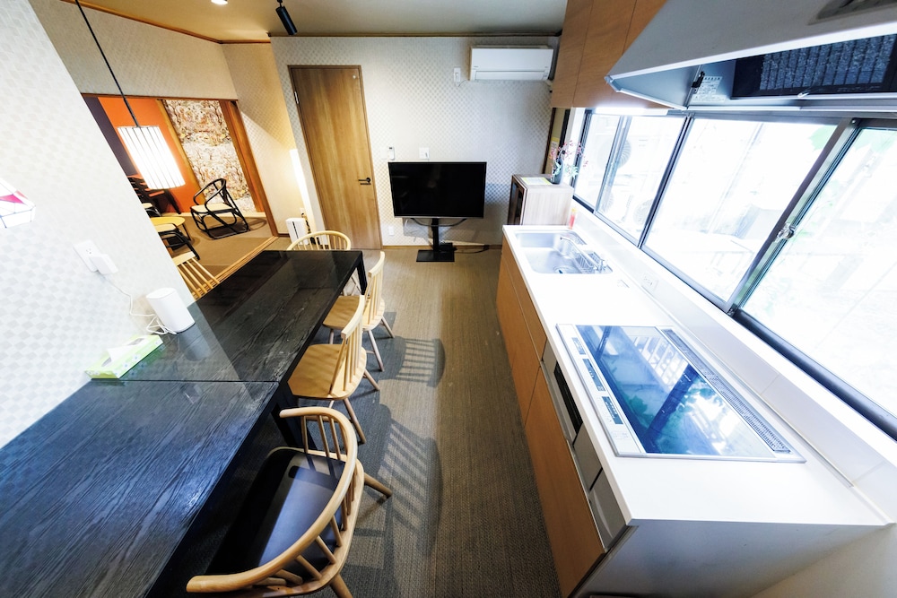 R-Guest Residence Tsurumibashi