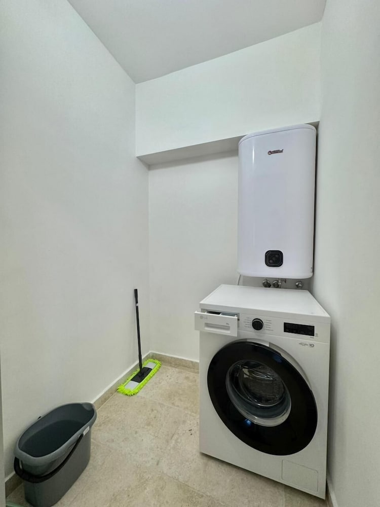 Sunny Bay Apartments